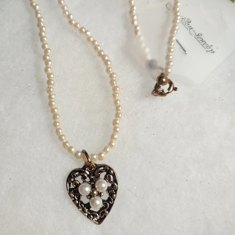 Girls' Dainty Pearl Necklace w/ Heart